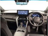 オシャレなインテリアで運転する気分も盛り上がりますよね^^