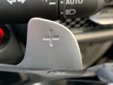 ■パドルシフト■ステアリングから手を離さずに、簡単にシフトチェンジ。マニュアル車感覚のシフトチェンジが愉しめます。自分の手で操縦している感が増して運転を愉しく出来る装備です!