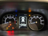 様々な車両情報を表示できるTFTマルチインフォメーションディスプレイを中央に配した視認性の高い大型2眼メーターです