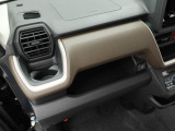 お車を購入される際はご不明な点や不安な点もあるかと思いますが、困ったらお気軽にご相談下さい! 0566-71-1630 までお電話頂ければ当店のスタッフがじっくりお話を聞かせて頂きます!