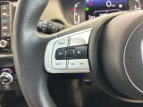 ステアリングにオーディオ操作スイッチが付いています。オーディオ画面に直接タッチしなくても操作が出来ますので、運転に集中できます。