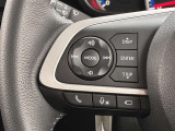 運転中、オーディオの操作をしてて、ハッとしたことはありませんか?ステアリングスイッチは、運転中でもハンドルでオーディオの操作が可能です。安全なドライブをサポートします。