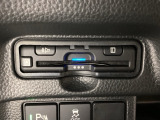ハンドルの左下にETCがついています。高速道路の料金所の通過も楽々です。 カードの取り出しもしやすい場所についています。