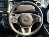 運転しやすいレイアウトのステアリングまわりです♪ 手元で各種操作ができる便利なステアリングスイッチを装備しております☆