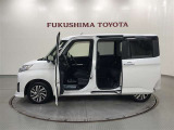 【まるごとクリーニング】シートを取り外し、車内を徹底洗浄。隅々まで丁寧に仕上げています。