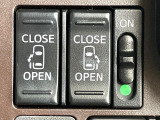 【両側パワースライドドア】スマートキーや運転席のスイッチで後席両側スライドドアの開閉が可能♪電動だから力を入れてドアを開ける必要が無く、小さなお子様でも簡単に開け閉めでき快適です♪