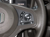 Hondaセンシングの機能のひとつ、アダプティブクルーズコントロール付!アクセルから足を離しても設定したスピードと前車との車間を保ち走行してくれます!車線維持もアシスト☆高速道路で疲労軽減ですね☆