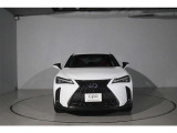 レクサスの厳しい基準とは、まず修復歴の車はございません。初年度7年未満、10万キロ未満など90項目にも及ぶチェックを行い、その基準をクリアした上質なお車だけを展示しております
