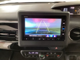 【バックカメラ】運転が苦手な方も車庫入れラクラクです!ギアをリバースに入れれば自動的に切り換わりますので、面倒な操作は不要です♪狭い駐車場もお車を傷つけず安心ですね!