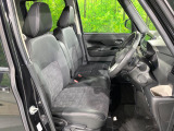 運転席シート廻りは使用感も少なく、良好な状態となっています。丁寧に使われていたことがよくわかりますね。