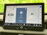 高精細なディスプレイが、運転に必要な情報を分かりやすく表示します。快適なカーナビゲーションで、目的地までスムーズに案内します。
