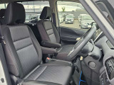 体にフィットし運転する楽しさを感じられるシートです
