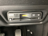 ハンドルの右下にETCがついています。高速道路の料金所の通過も楽々です!。 カードの取り出しもしやすい場所についています。