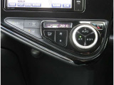 【オートエアコン】1年中快適な室内を提供!車内温度を設定すると、風量を自動で調整してくれます。