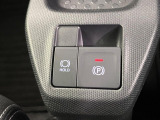 【オートブレーキホールド】信号待ちや渋滞で停車時にブレーキから足を離しても、停止状態を保持してくれます。前進するときはアクセルを踏めば自動で解除されるので安心♪街乗り運転が楽になります♪