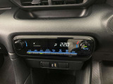 オートエアコンは温度を設定するだけで、自動で風量などを設定してくれます。運転しながら操作も必要ないので、安全性も向上します。