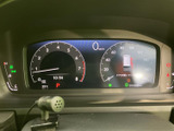 視認性の高いメーターで、運転状況を把握しやすいです。必要な情報を一目で確認でき、安全運転をサポート。運転に集中できます。