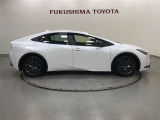【まるごとクリーニング】シートを取り外し、車内を徹底洗浄。隅々まで丁寧に仕上げています。
