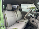 運転席周辺画像です。シート切れ・破れもなくシートの状態は良好です♪