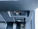 運転席の右下にETCがビルトインされています。高速道路では便利ですね!