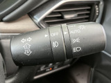 操作しやすい位置に配置されたウインカーレバーです。スムーズな合図で、安全な車線変更をサポートします。