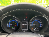 視認性の高いメーターで、運転に必要な情報をしっかり確認できます。洗練されたデザインで、運転するたびに心地よい気分になります。