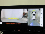 パノラミックビューモニター付きです。車両を上から見たような映像をディスプレイオーディオ画面に表示。運転席からの目視だけでは見にくい、車両周辺の状況をリアルタイムでしっかり確認できます。