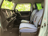 運転席周りはシンプルで操作性に優れています。必要な情報を一目で確認でき、安全運転をサポートします。