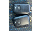 小さくて軽い、純正のスマートキーレス。ポケットや鞄に入れたままでも、ドアのロック/アンロックや、エンジンをかけられるスグレモノです!