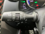 操作しやすい位置に配置されたウインカーレバー。直感的な操作で、安全な車線変更をサポートします。ライト類の操作もスムーズに行えます。