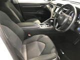 高いホールド性で運転姿勢が安定します。長距離ドライブでも疲れにくいのが魅力です。快適なドライビングライフをお送りください♪
