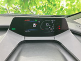 見やすいデザインのメータークラスター。必要な情報をわかりやすく表示し、運転状況に応じて表示を切り替えられます。