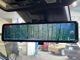 【デジタルインナーミラー】後席の大きな荷物や同乗者で後方が確認しづらい時でも安心!カメラが撮影した車両後方の映像をルームミラー内に表示。クリアな視界で状況の確認が可能です!