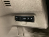 ハンドルの左下にETCがついています。高速道路の料金所の通過も楽々です。 カードの取り出しもしやすい場所についています。