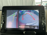 画像の左側は運転席から見ることのできないフロント左側を映している画像です、狭い道や幅寄せ時に便利です。