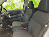 運転しやすい位置に配置された操作系は、直感的に操作可能。安全運転をサポートする機能も充実しています。快適なドライビングを追求した空間です。