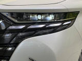 【LEDヘッドライト】悪天候や夜間走行時も良好な視界を確保し安心して運転できる高輝度LEDヘッドライトを装備!点灯速度が早く、消費電力も抑えられています。