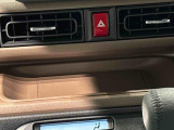 手の届くところにスマートフォンが置けるインパネセンタートレイ
