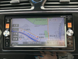 運転席からの視認性に優れた地図画面。スムーズなナビゲーションで、目的地まで迷わず到着できます。長距離ドライブも安心です。