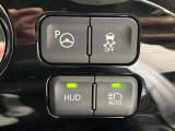 【リモート機能つきアドバンストパーク】専用スマートフォンアプリの使用で、車外から遠隔駐車・出庫が可能な先進機能。広い場所で乗り降りしたい時に便利です♪