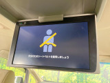 【フリップダウンモニター】大画面モニターで後席でもエンタメをお楽しみいただけます。小さなお子様にも大人気の装備です♪