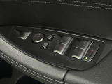 ドアミラー調整とパワーウインドウスイッチは操作し易い位置に装備されております