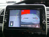 【アラウンドビューモニター】空から見下ろした映像がナビ画面にて確認可能です。駐車もラクラクですよ♪