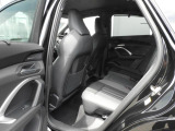 シンプルさと機能性が両立しており、ドイツ車らしい良いインテリアになっています。手の込んだ手法で静かで快適な室内を実現させています。