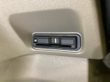 ハンドルの左下にETCがついています。高速道路の料金所の通過も楽々です。 カードの取り出しもしやすい場所についています。