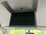 【フリップダウンモニター】大画面モニターで後席でもエンタメをお楽しみいただけます。小さなお子様にも大人気の装備です♪