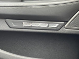 【メモリー機能付きパワーシート】運転手が代わってもボタン一つで設定ポジションに。常にご自身のドライブ設定が整います。