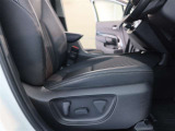 パワーシート搭載。微妙な調整が手軽にでき、ピッタリなポジションで運転することが可能です。