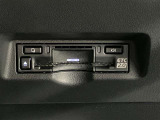 高速道路で便利な【ETC2.0】を装備しています。光ビーコン搭載で渋滞情報などナビゲーションと連動することで機能も充実いたします。他、観光施設に立ち寄るための高速料金割引サービス等もございます。
