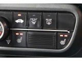 運転席助手席シートヒーターで冬場も助かります。